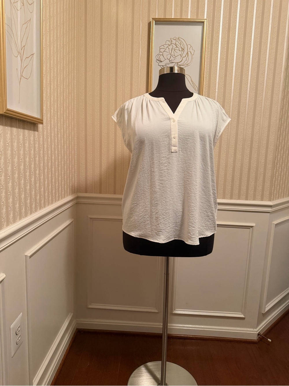 Simply Vera Vera Wang White Short-Sleeve Henley Blouse NEW!!